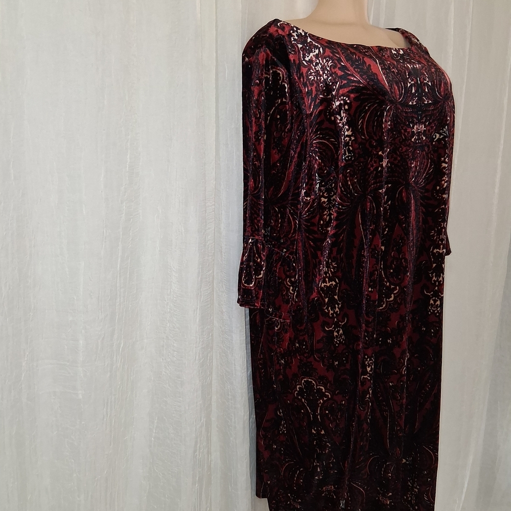 Avenue Women Size 26/28 Burgundy Velvet Long Sleeve Dress - Picture 7 of 16